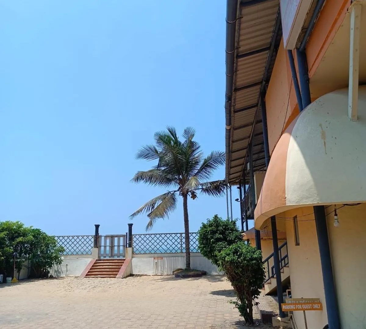 Baywatch Beach Homes Kochi 2*,